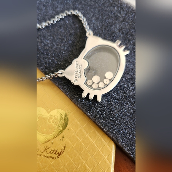 Hello Kitty Necklace - Picture 2 of 4